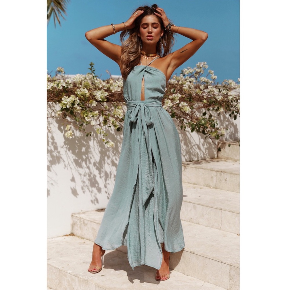 Gorgeous maxi dress with flowy layers